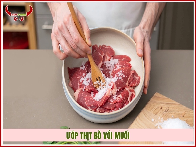 Ướp thịt bò với muối
